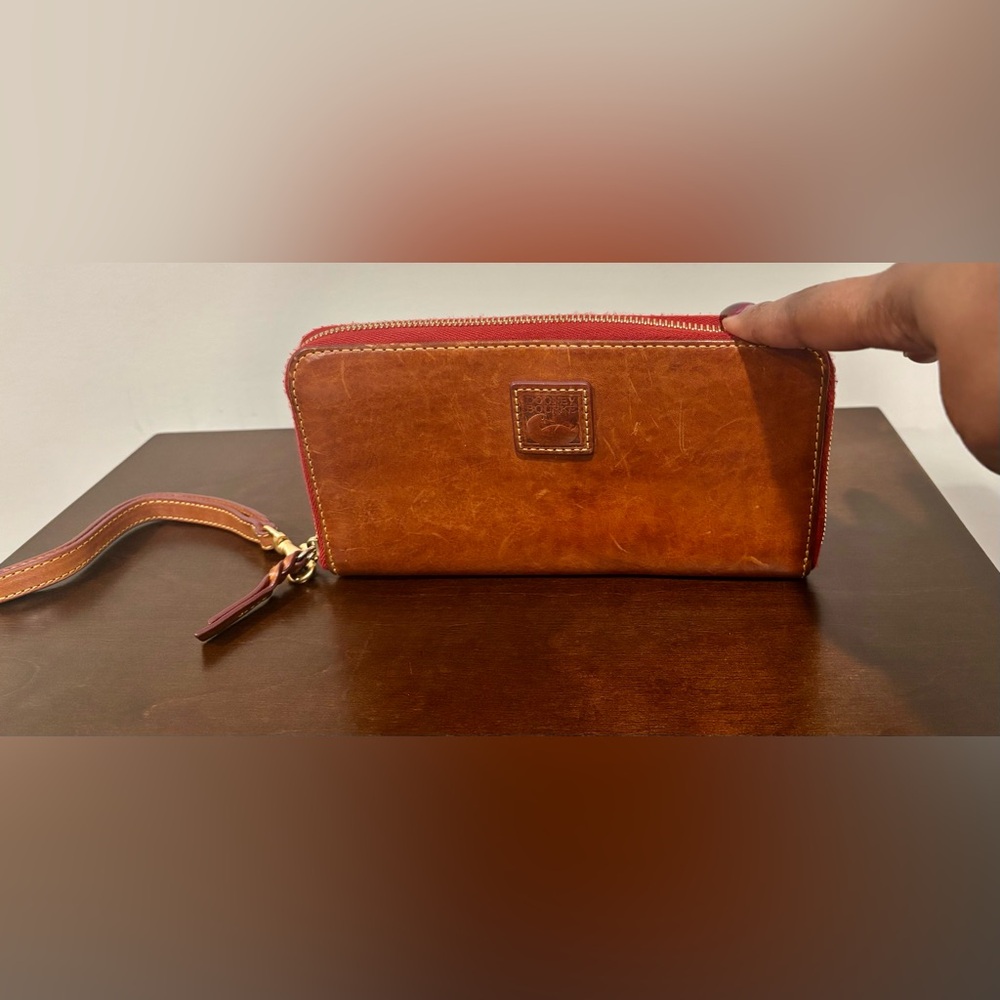 🧡 Authentic Dooney & Bourke Large Zip Around Wristlet in Natural 🧡 - Picture 3 of 11
